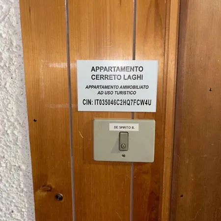 Appartamento Cerreto Laghi Lägenhet